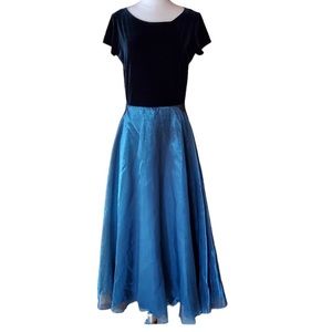 1990s JS Boutique‎ Forest Green Velvet & Chiffon Go